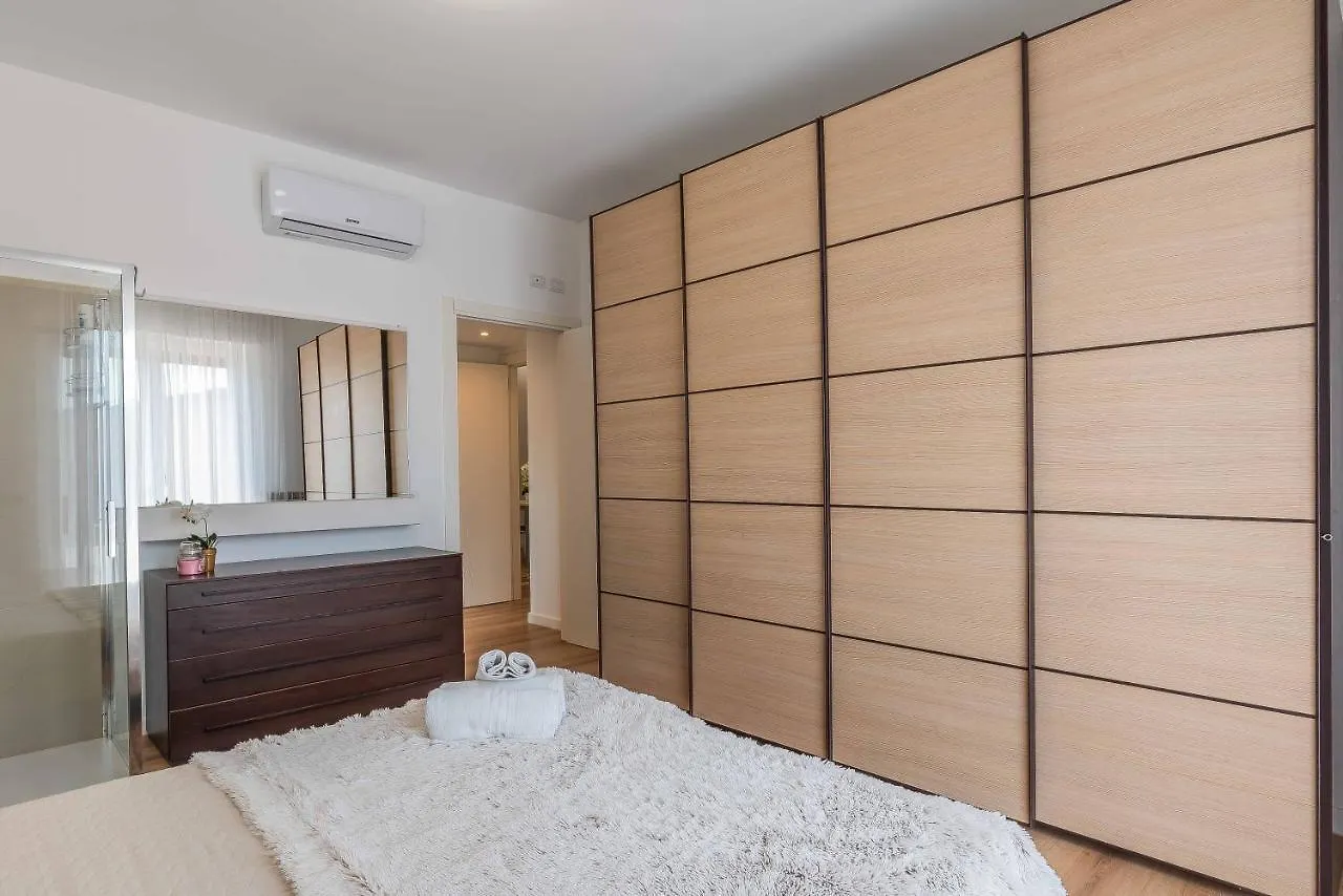 Luxury Apartment Malpensa كاردانو آل كامبو